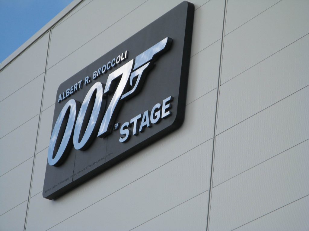 pinewood studios 007 tour