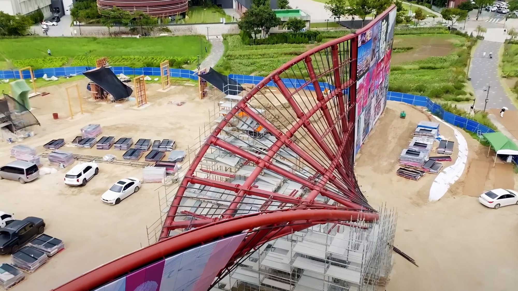 Humanise Wall construction photo 02